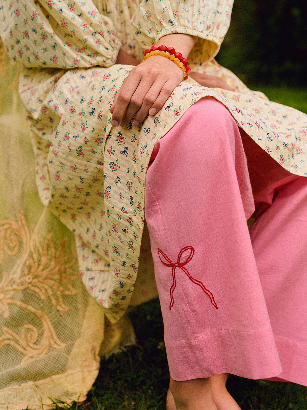Spodnie Polly embroidery pants relaxed FLAMINGO