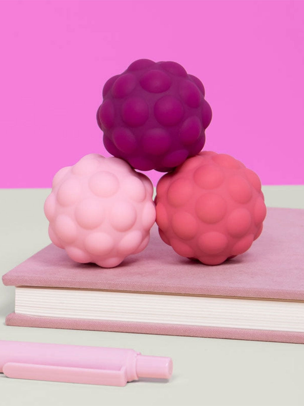 Odds Silikonmagnet-Stressbälle PURPLE BUMPS