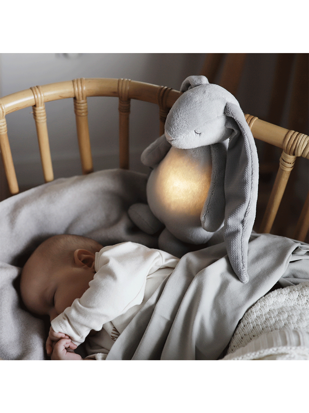 lapin bourdonnant avec une lampe de chevet SILVER