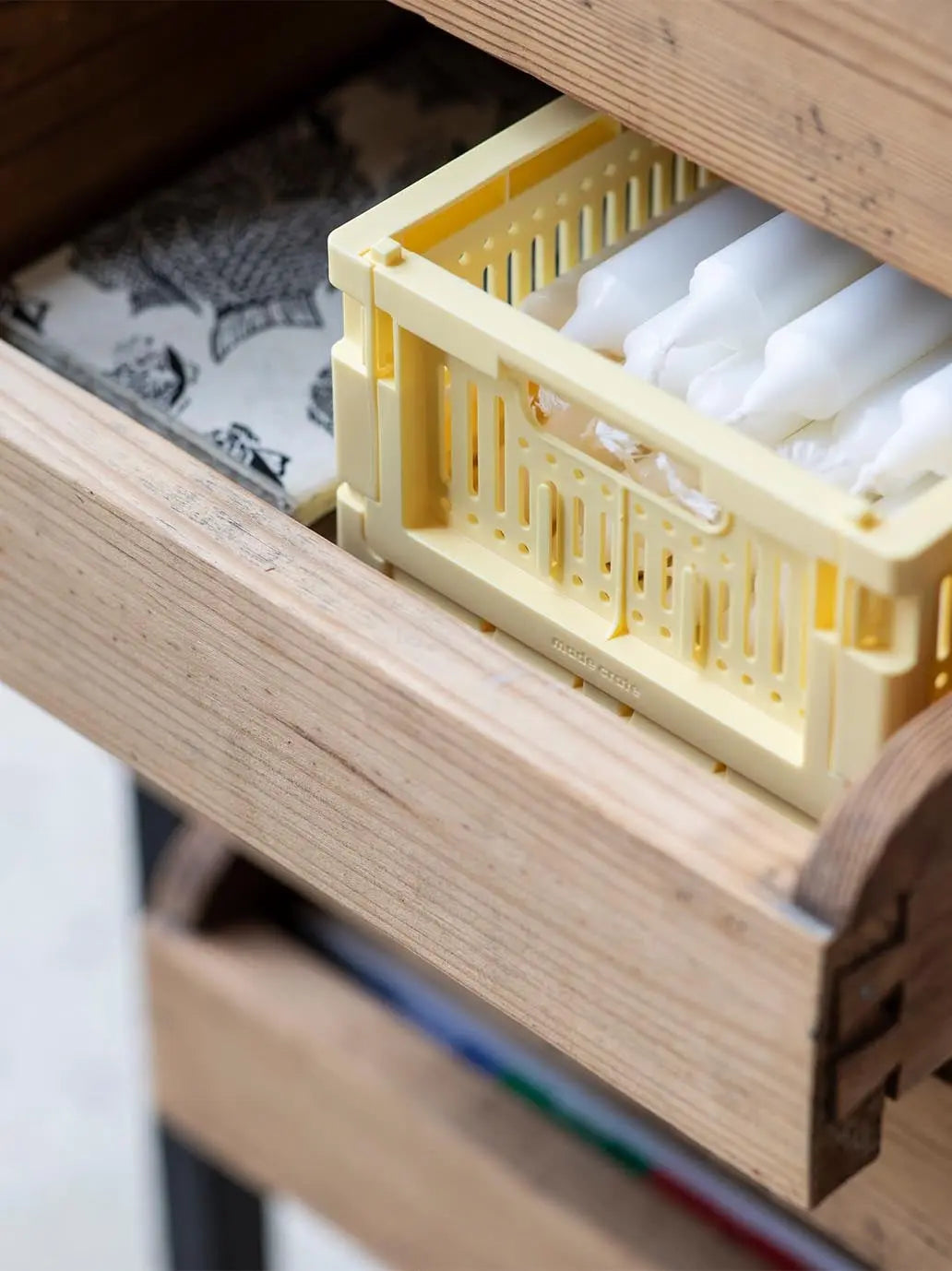Skrzynka modułowa z recyclingu Made Crate BEBE Concept 