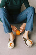 Wełniane kapcie z pomponem Orange SLIP ON ORANGE