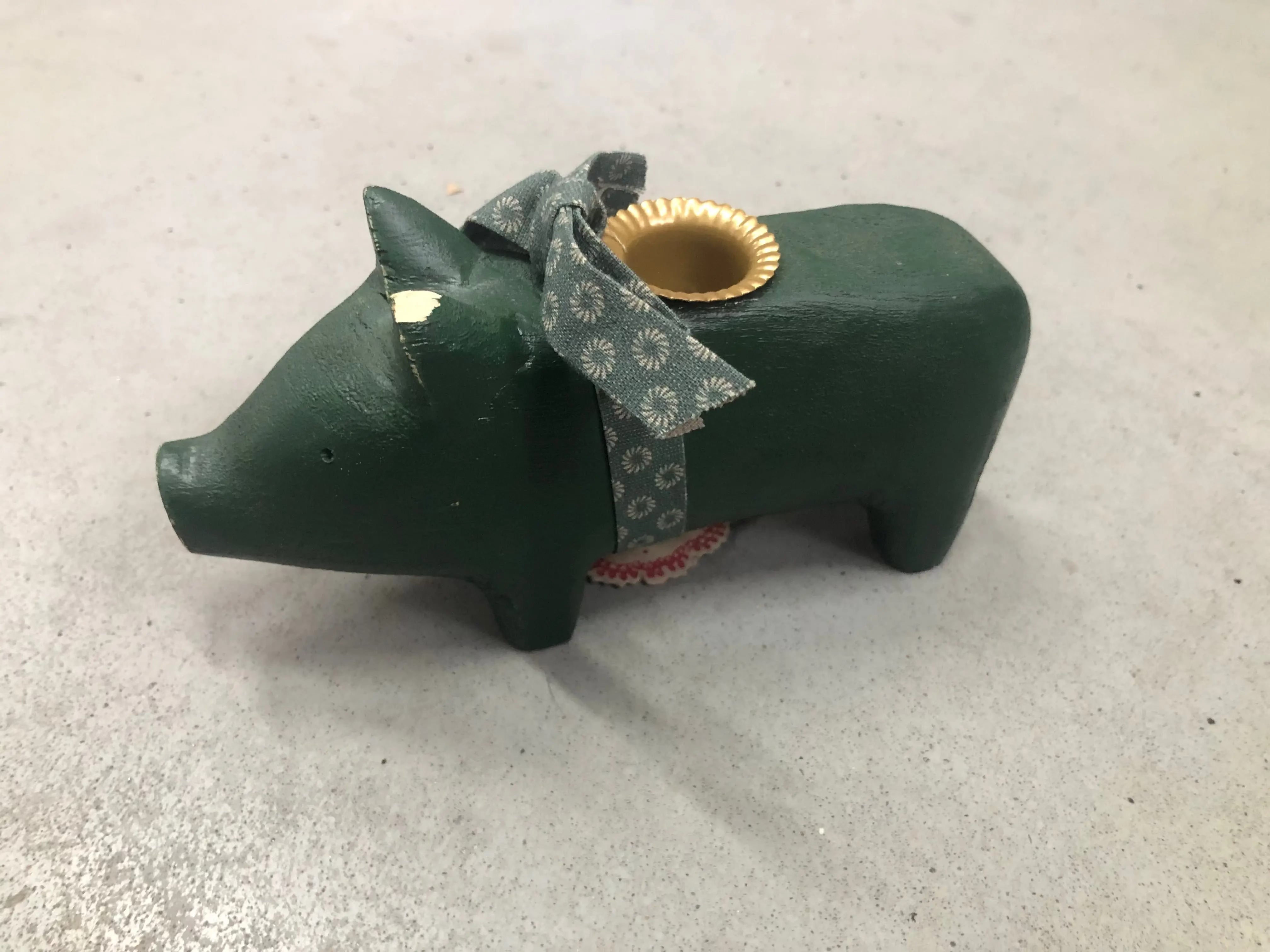 OUTLET Drewniany świecznik świnka Christmas Pig Medium - uszkodzona bébé concept BÉBÉ Concept 