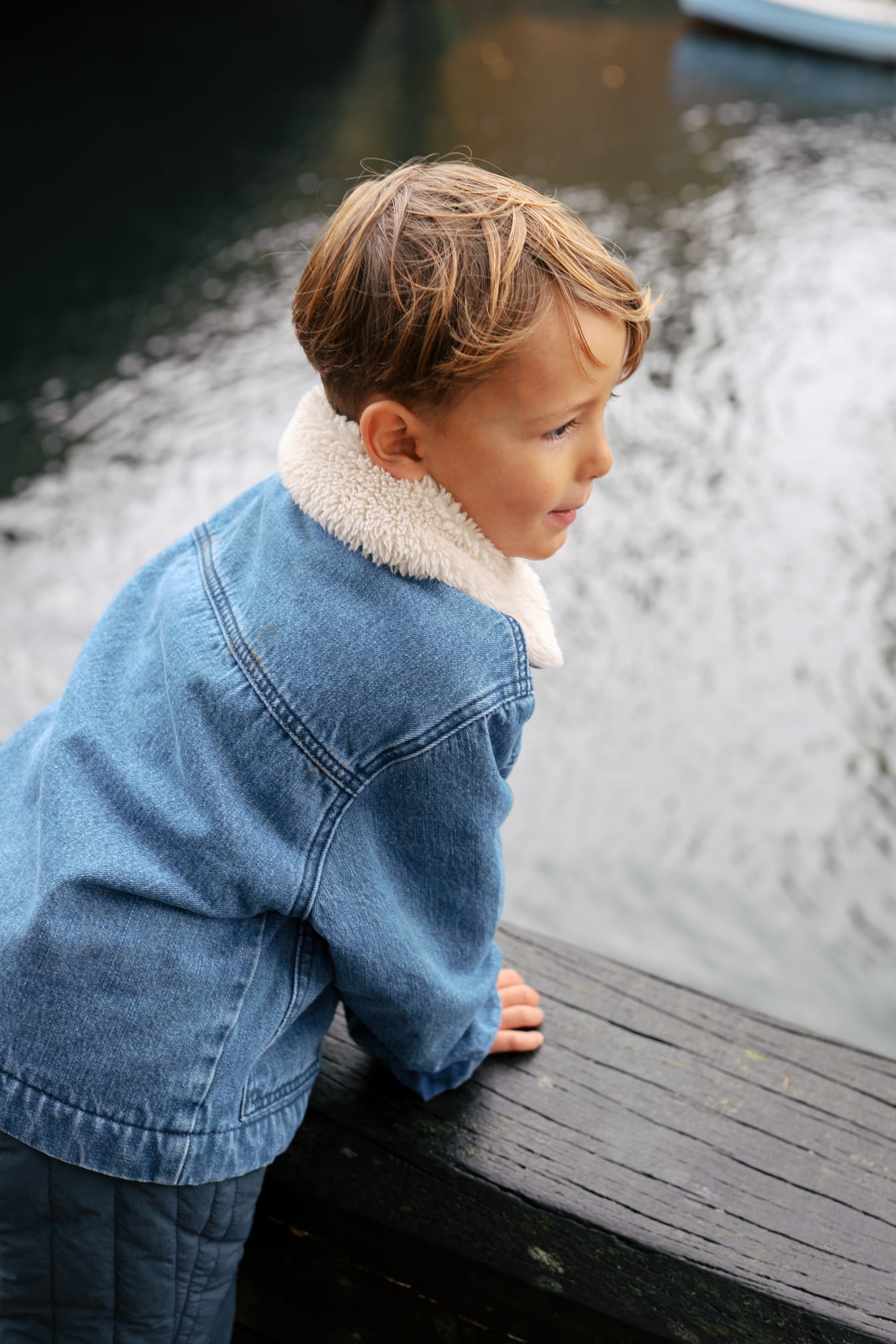 OUTLET Kurtka denim z futrzanym kołnierzem | rozm. 4y bébé concept BÉBÉ Concept 