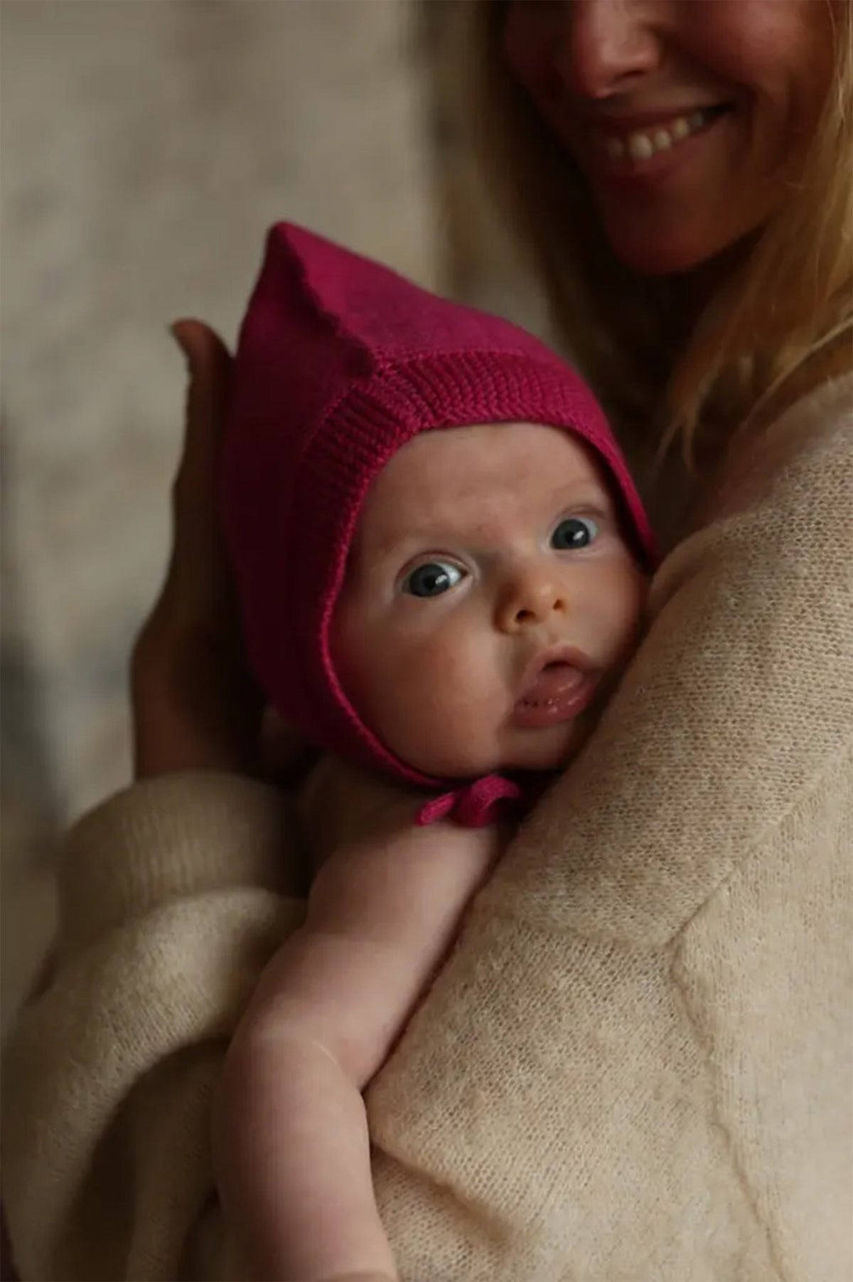 Czapeczka niemowlęca z wełny merino Pixie Bonnet Isidor FUCHSIA