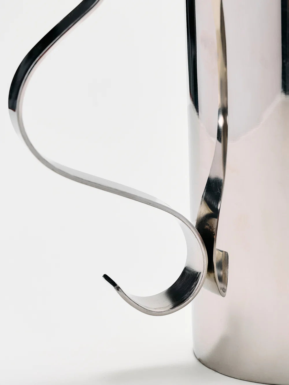Squiggle Pitcher