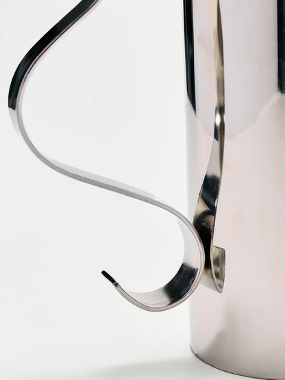 Squiggle Pitcher
