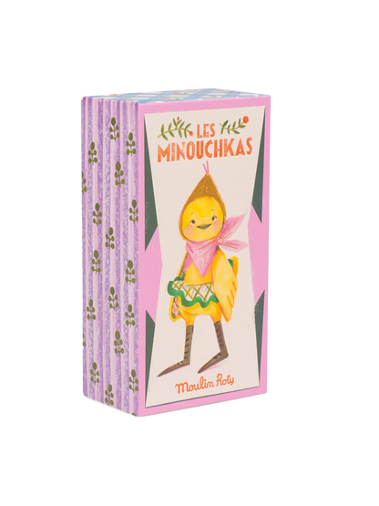 Przytulanka retro w ozdobnym pudełku Les Minouchkas Moulin Roty BÉBÉ Concept 