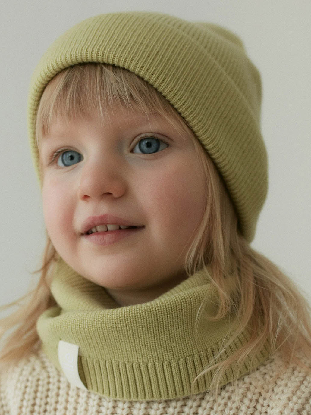 Cienki komin z wełny merino Fine Loop Scarf Mille Family BÉBÉ Concept