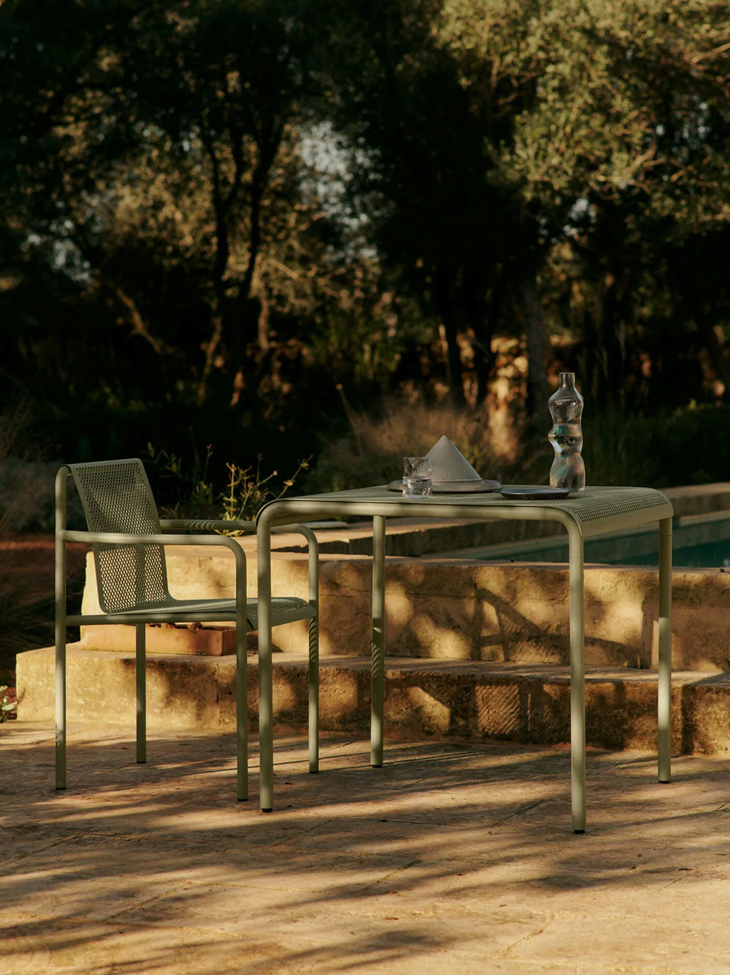 Stół ogrodowy Dapple Dining Table 80 x 80 Ferm Living BÉBÉ Concept 