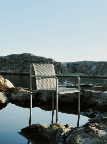 Krzesło ogrodowe z podłokietnikami Dapple Arm Chair Ferm Living BÉBÉ Concept 