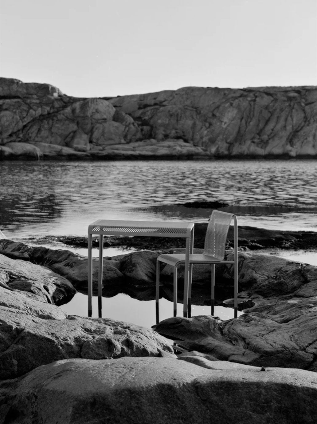 Stół ogrodowy Dapple Dining Table 80 x 80 Ferm Living BÉBÉ Concept 