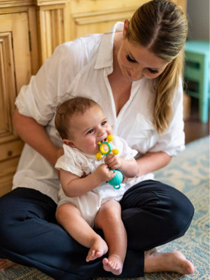 Silikonowy gryzak z grzechotką Gumlii Mobi BÉBÉ Concept 