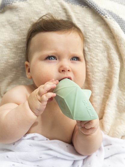 Kauczukowa zabawka do kąpieli Origami Boat Oli &amp; Carol BÉBÉ Concept 