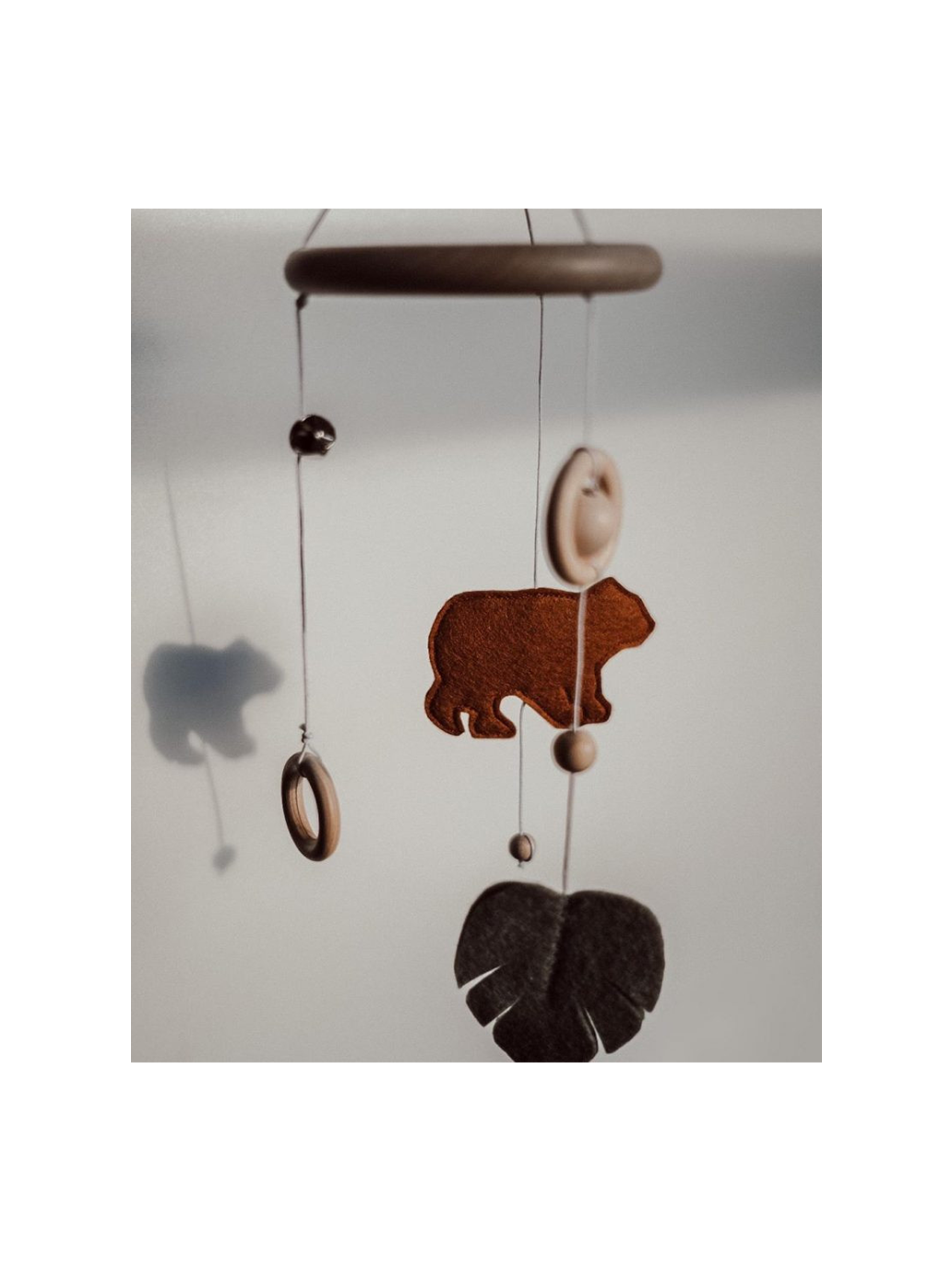 ozdobny mobil z drewna i filcu Bezisa BÉBÉ Concept 
