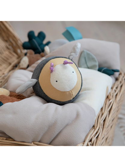 Miękka zabawka sensoryczna z dzwoneczkiem Sebra BÉBÉ Concept