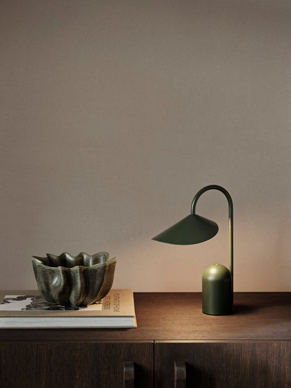 Bezprzewodowa lampka Arum Portable Lamp Ferm Living BÉBÉ Concept 