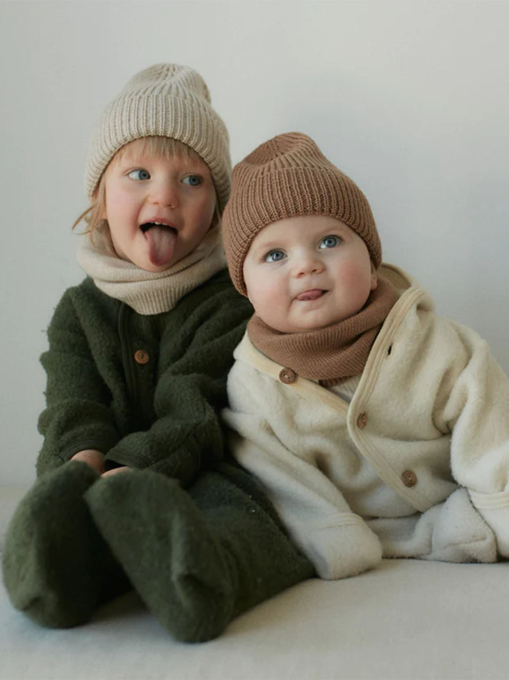 Cienki komin z wełny merino Fine Loop Scarf Mille Family BÉBÉ Concept