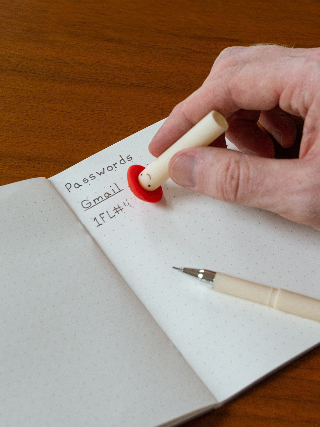 Zmazywalny długopis Kikkerland BÉBÉ Concept 