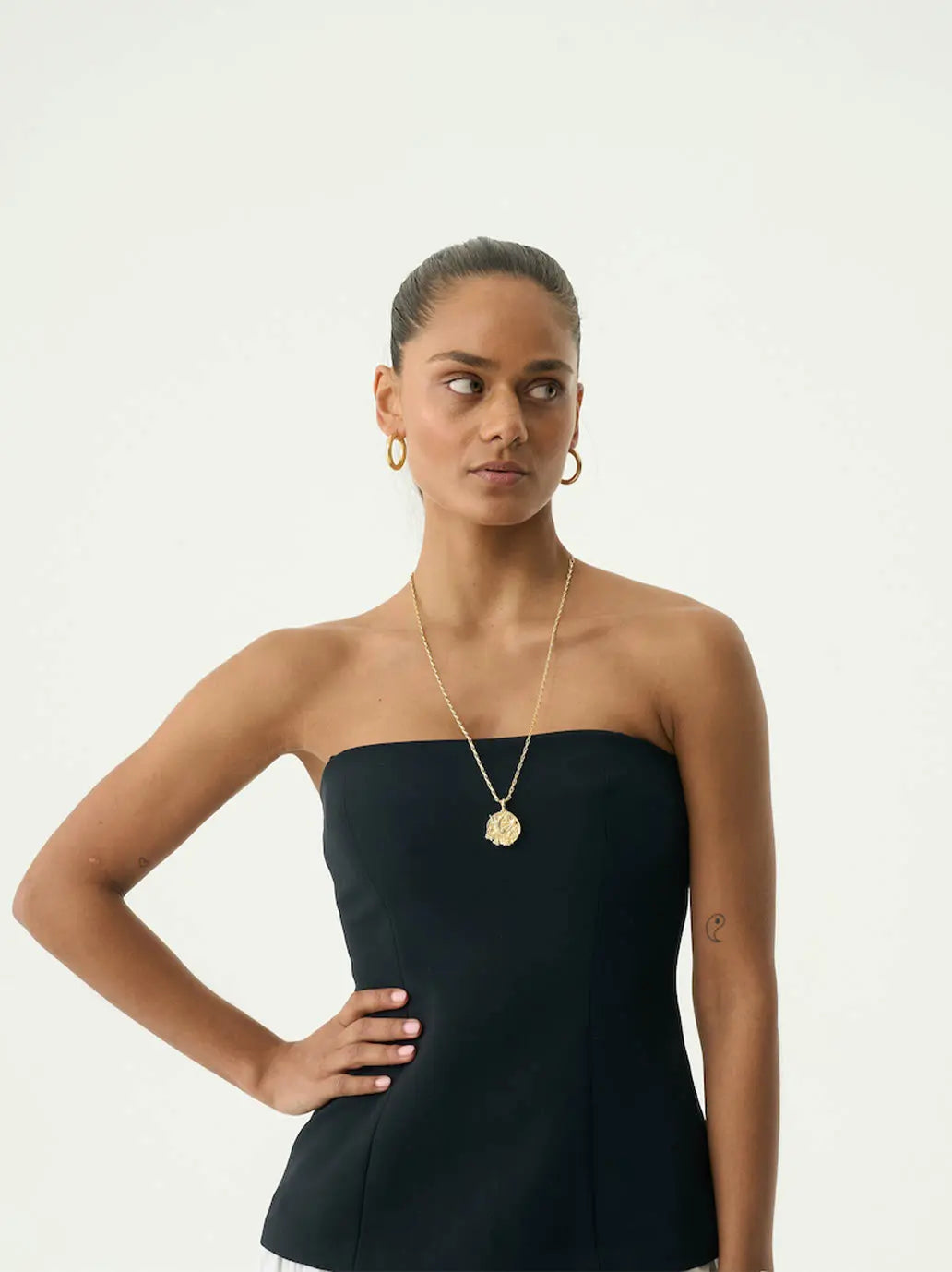 Pozłacana zawieszka Memorable Charm Love Anna + Nina BÉBÉ Concept 