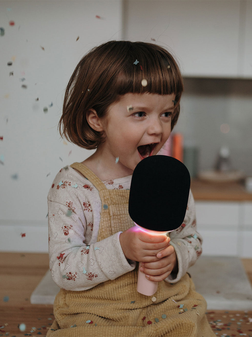 Świecący mikrofon karaoke Kidywolf BÉBÉ Concept 