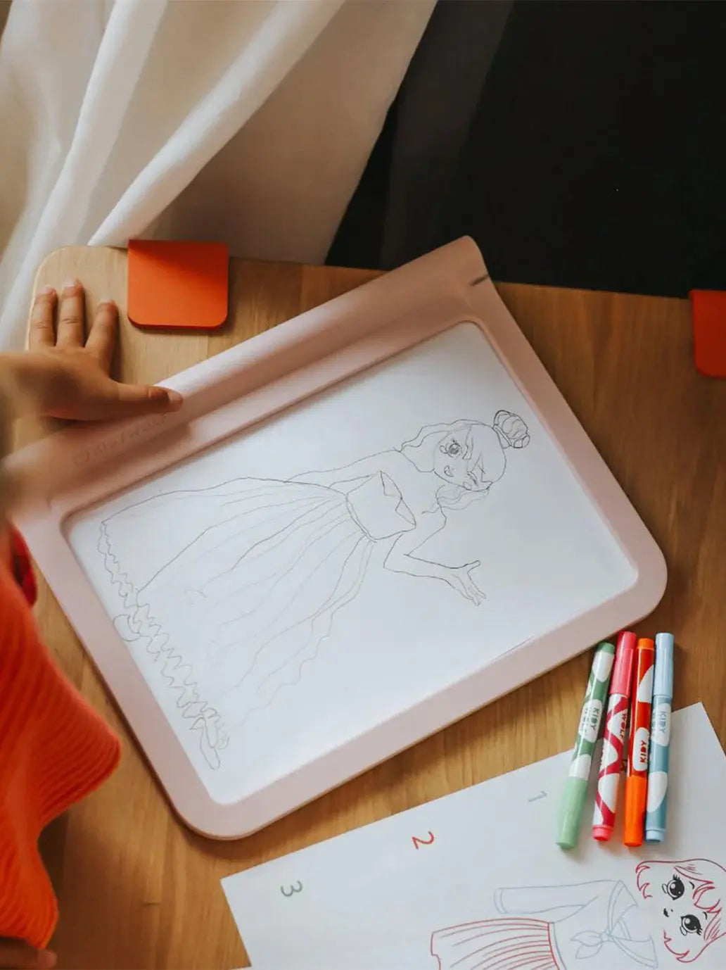 Podświetlany tablet do nauki rysowania mody Kidywolf BÉBÉ Concept 