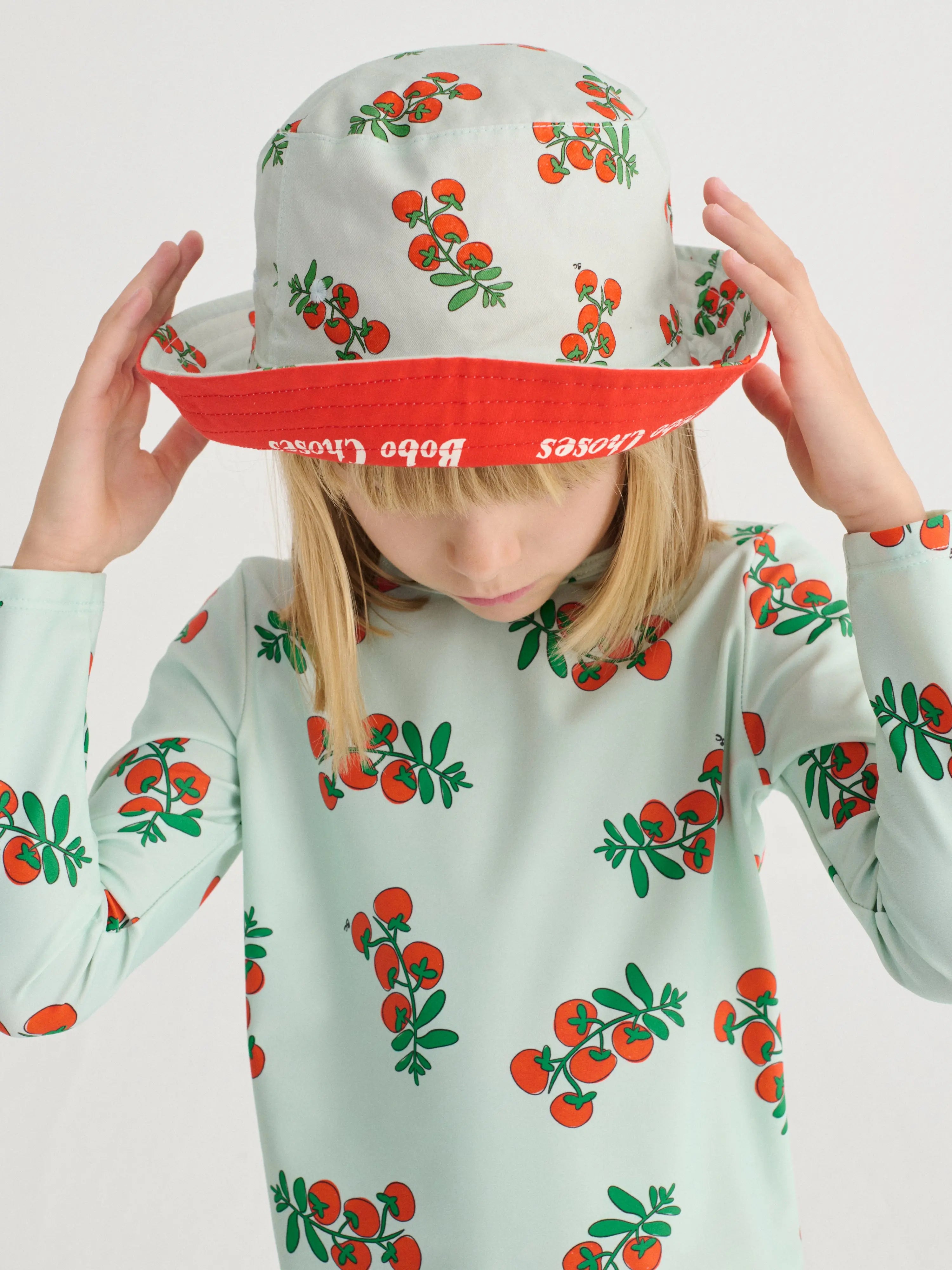 Juicy Tomatoes all over reversible hat Bobo Choses BEBE Concept 
