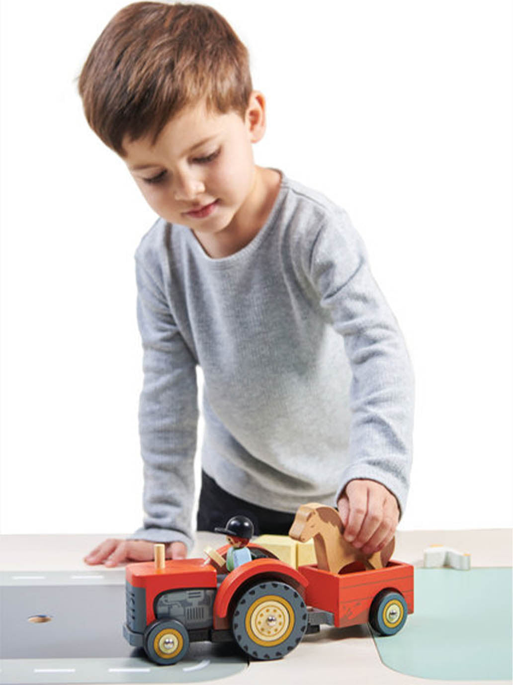 Drewniany traktor z przyczepą i akcesoriami Tender Leaf Toys BÉBÉ Concept