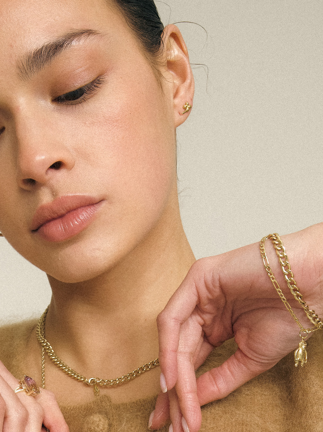 Złota zawieszka Regal Monkey Charm Anna + Nina BÉBÉ Concept 