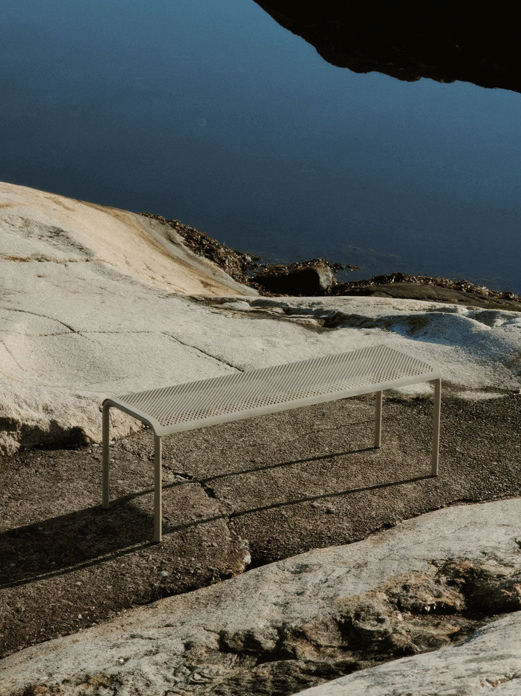 Ława ogrodowa Dapple Bench Ferm Living BÉBÉ Concept 