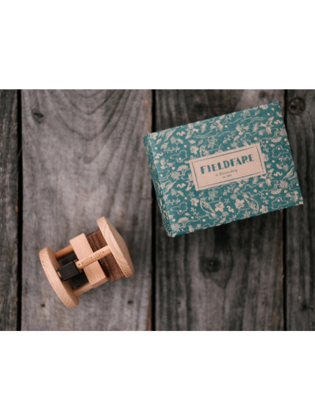 Drewniana grzechotka vintage Fieldfare Wooden Story BÉBÉ Concept