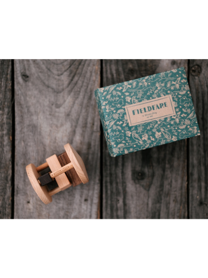Drewniana grzechotka vintage Fieldfare Wooden Story BÉBÉ Concept