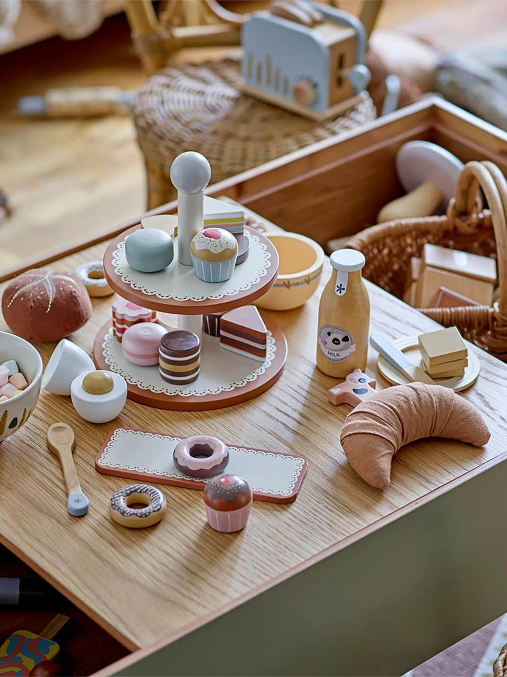 Drewniany zestaw z paterą i ciastkami Bloomingville BÉBÉ Concept