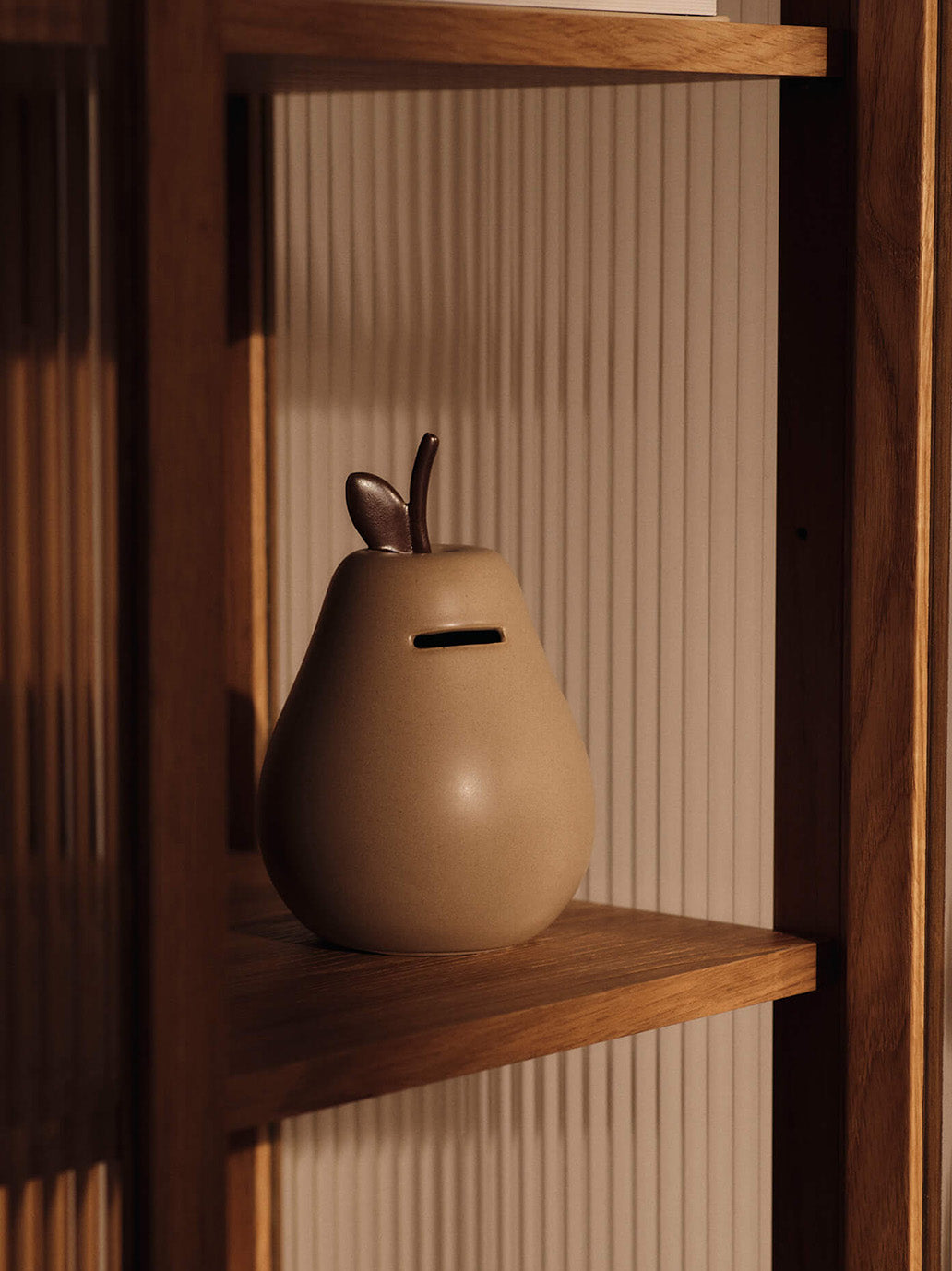 Skarbonka Pear Money Bank Ferm Living BÉBÉ Concept 