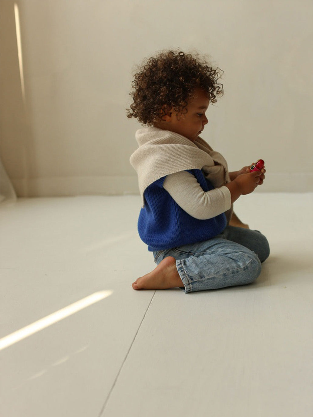 Trójkątny szal chusta z wełny merino Josephina Hvid BÉBÉ Concept 