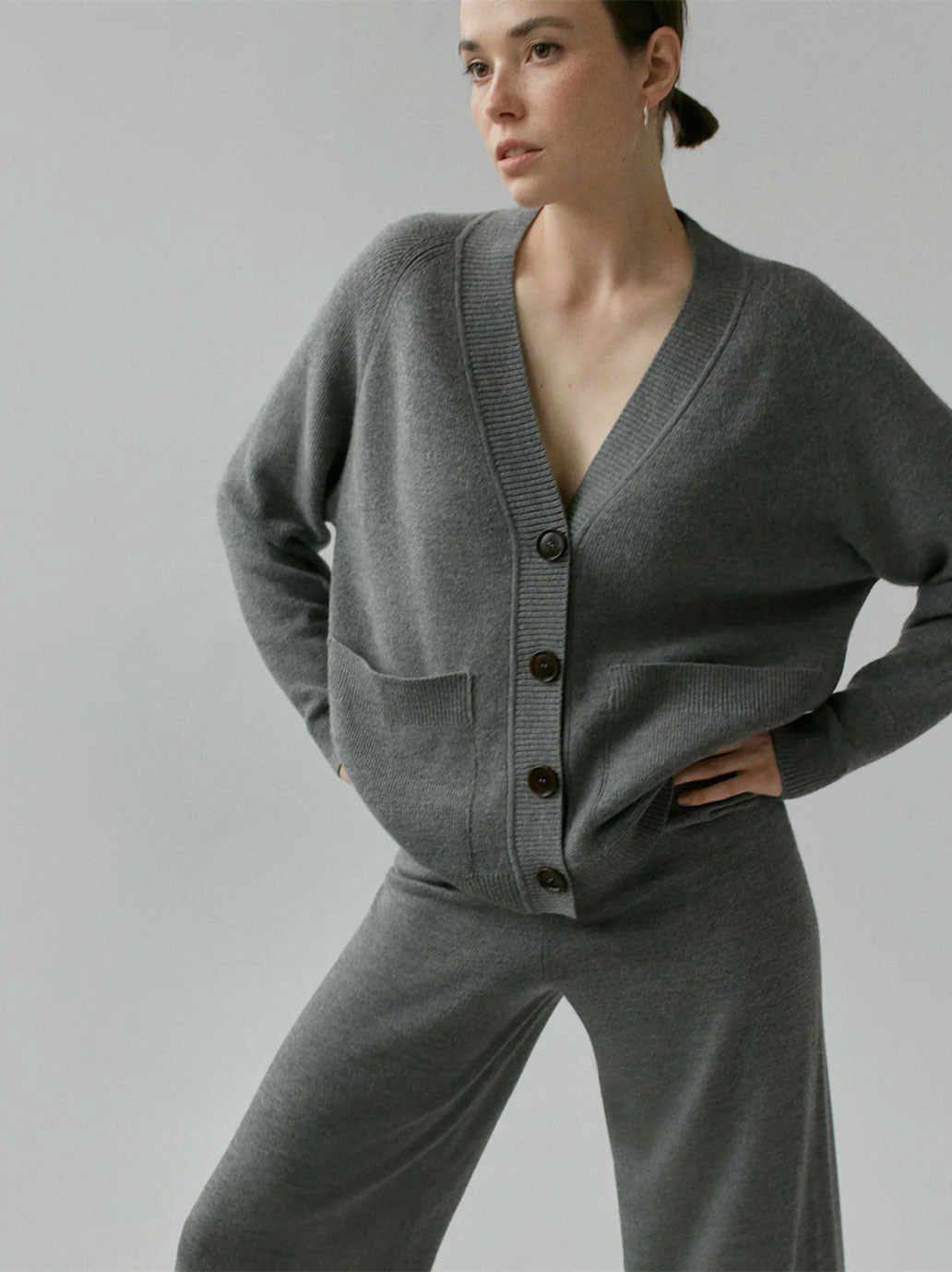 Damski kardigan oversize z wełny merino ASH GREY