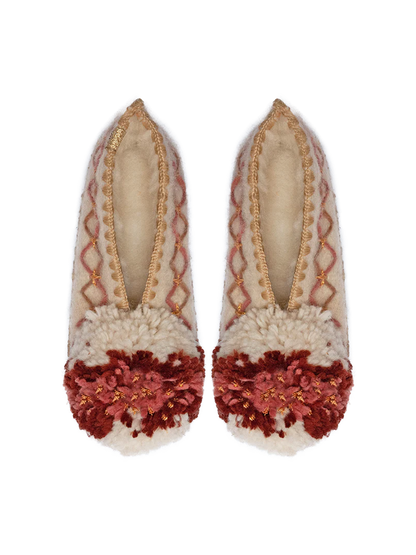 Ręcznie robione wełniane kapcie z pomponem GIVE A PON BÉBÉ Concept 