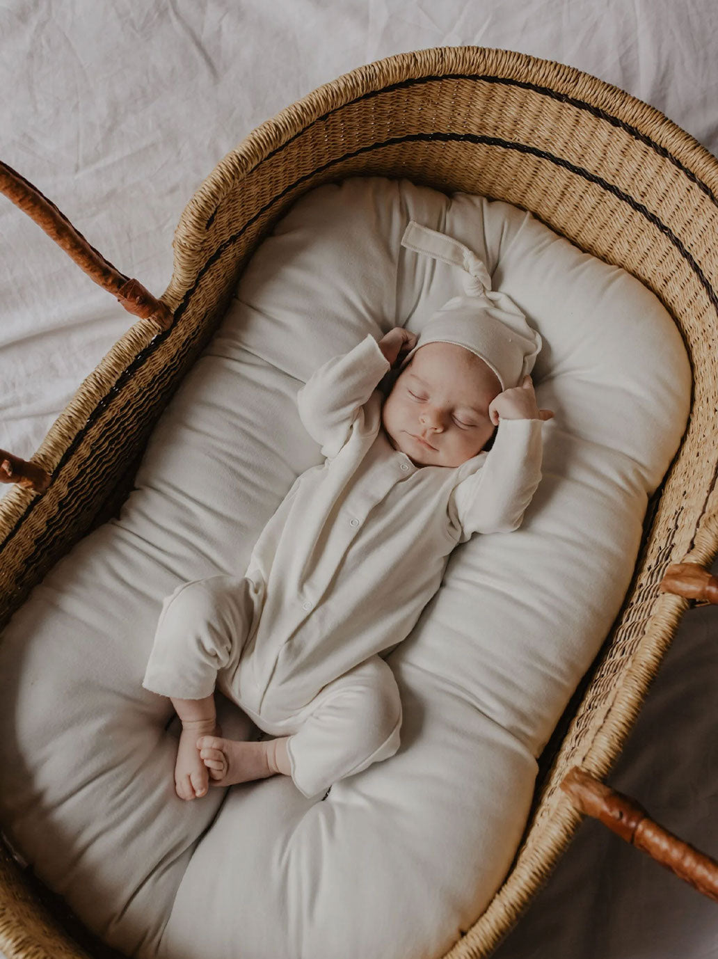 Czapka z supełkiem Baby hat A Basic Brand BÉBÉ Concept 