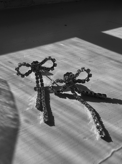 Kolczyki kokardki Arco Crystal Studs Pico BÉBÉ Concept 