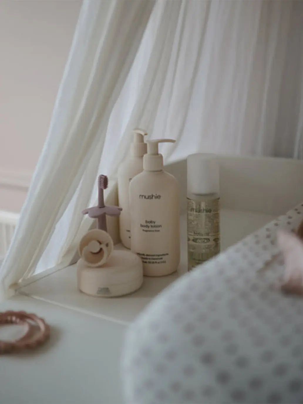 Bezzapachowy balsam do ciała Baby Body Lotion Mushie BÉBÉ Concept