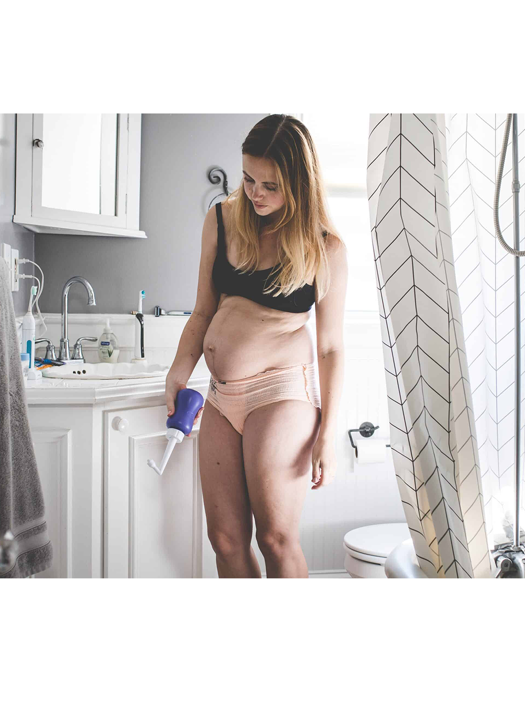 Poporodowa butelka do podmywania Lansinoh BÉBÉ Concept