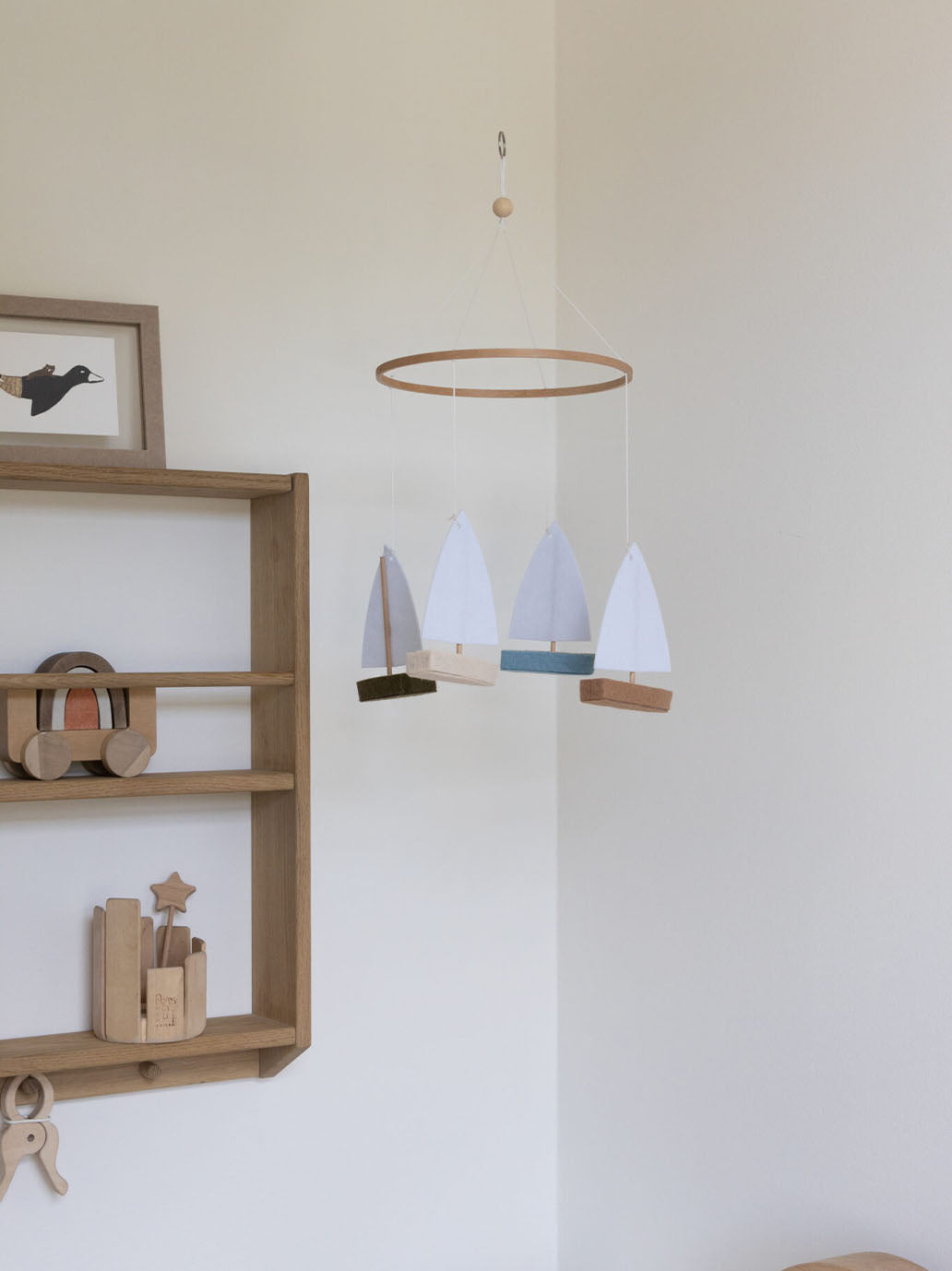 Dekoracyjny mobil Sailboats Kas Kopenhagen BÉBÉ Concept