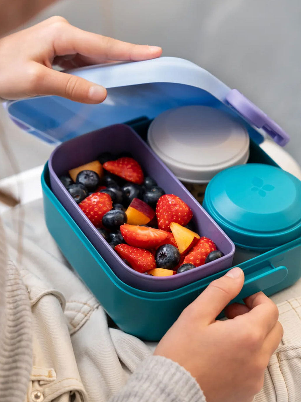 Lekki lunchbox z przegródkami Rikko Amuse BÉBÉ Concept 