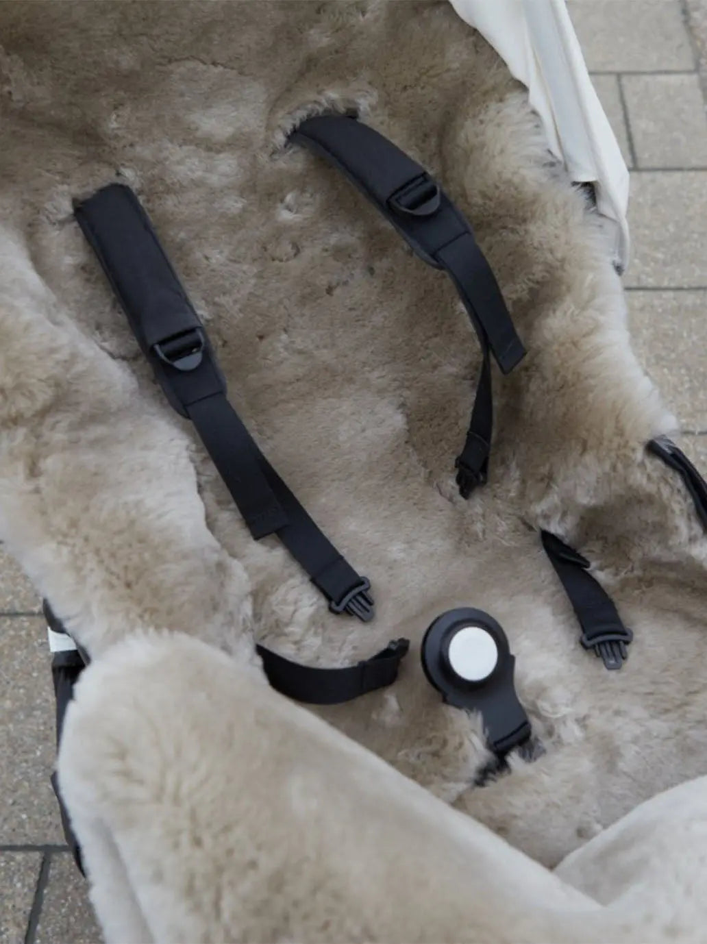 Wielofunkcyjna wkładka z naturalnej skóry owczej BINIBAMBA BÉBÉ Concept