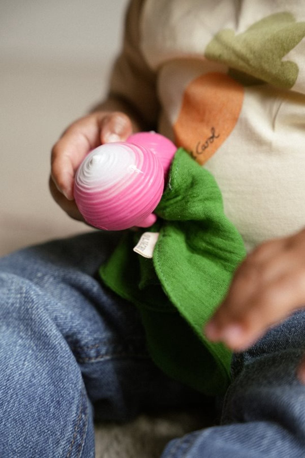 Przytulanka z gryzakiem Big Doudou RADISH