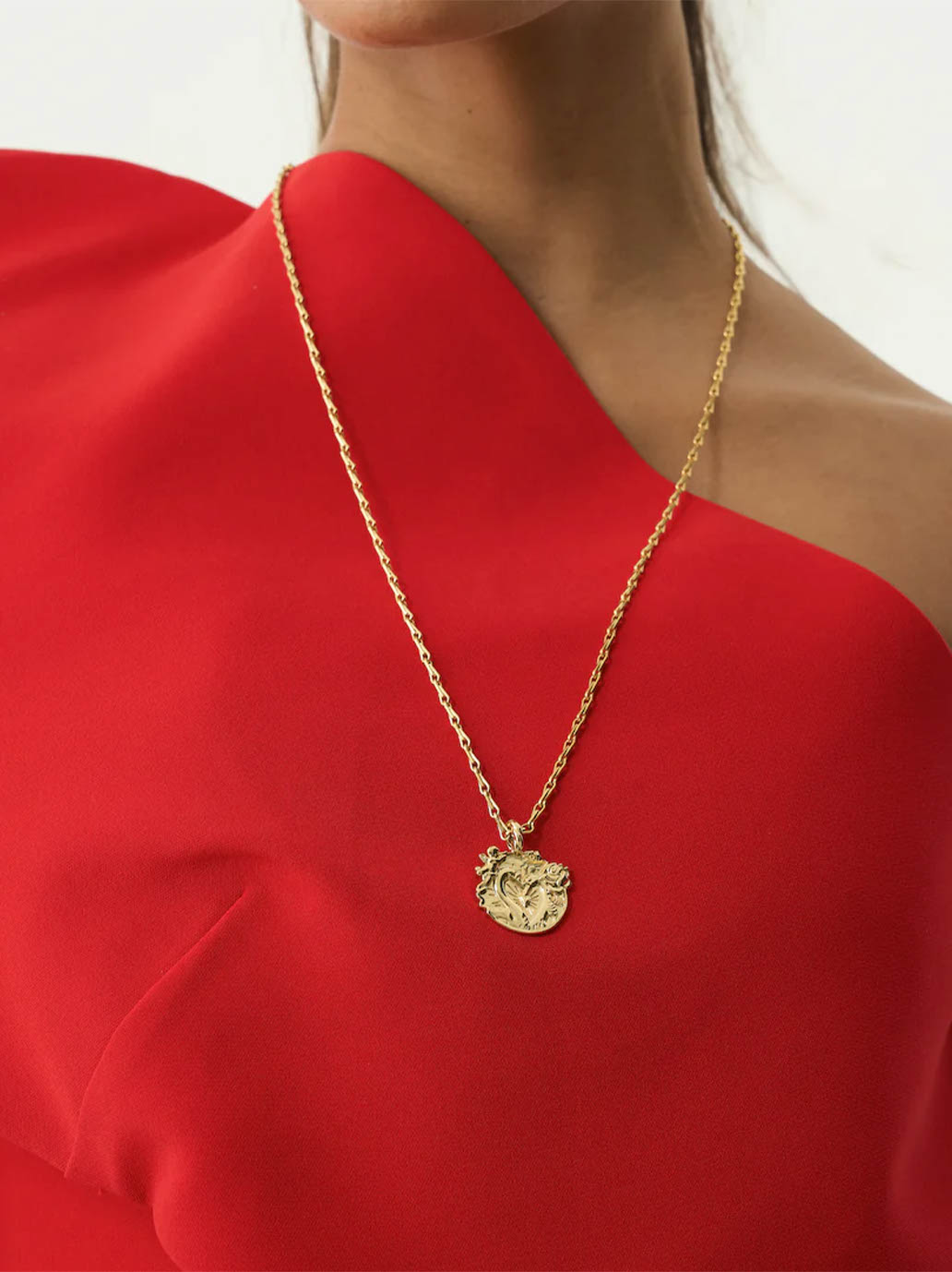 Pozłacana zawieszka Memorable Charm Love LOVE