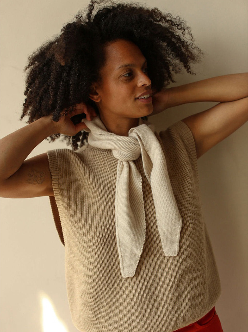 Trójkątny szal chusta z wełny merino Josephina Hvid BÉBÉ Concept 