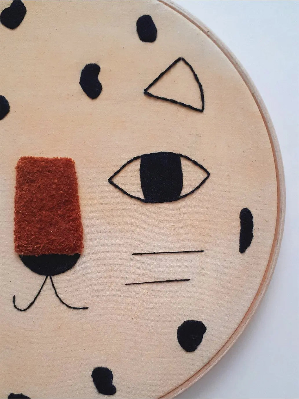 ręcznie wyszywana ozdoba ścienna XL Estudio Rio BÉBÉ Concept