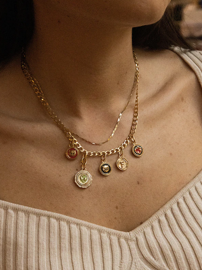 element POP coin z literą Maria Black BÉBÉ Concept